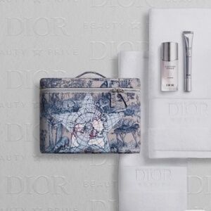 Dior Gift Set Vanity Case - Capture Totale Le Serum - Wrinkle Corrector Towels